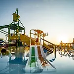 Semesteranläggning (resort) Wave 5*